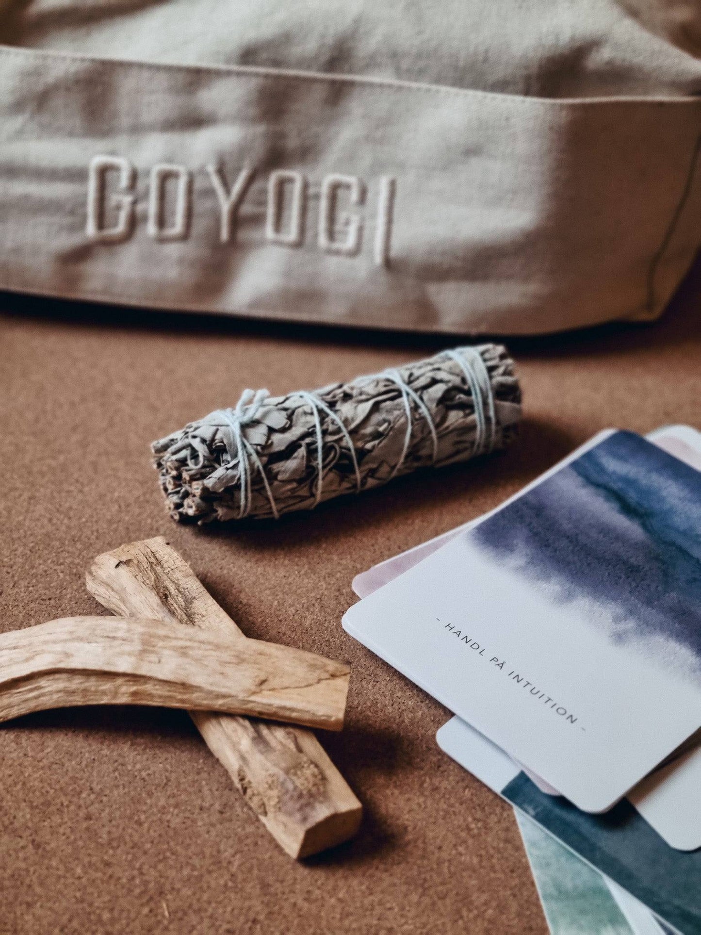 Premium palo santo wood - 2 pcs per pack