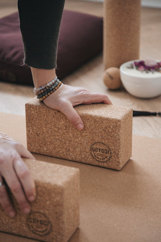 Det rigtige udstyr til din yogapraksis: En guide til yogatilbehør