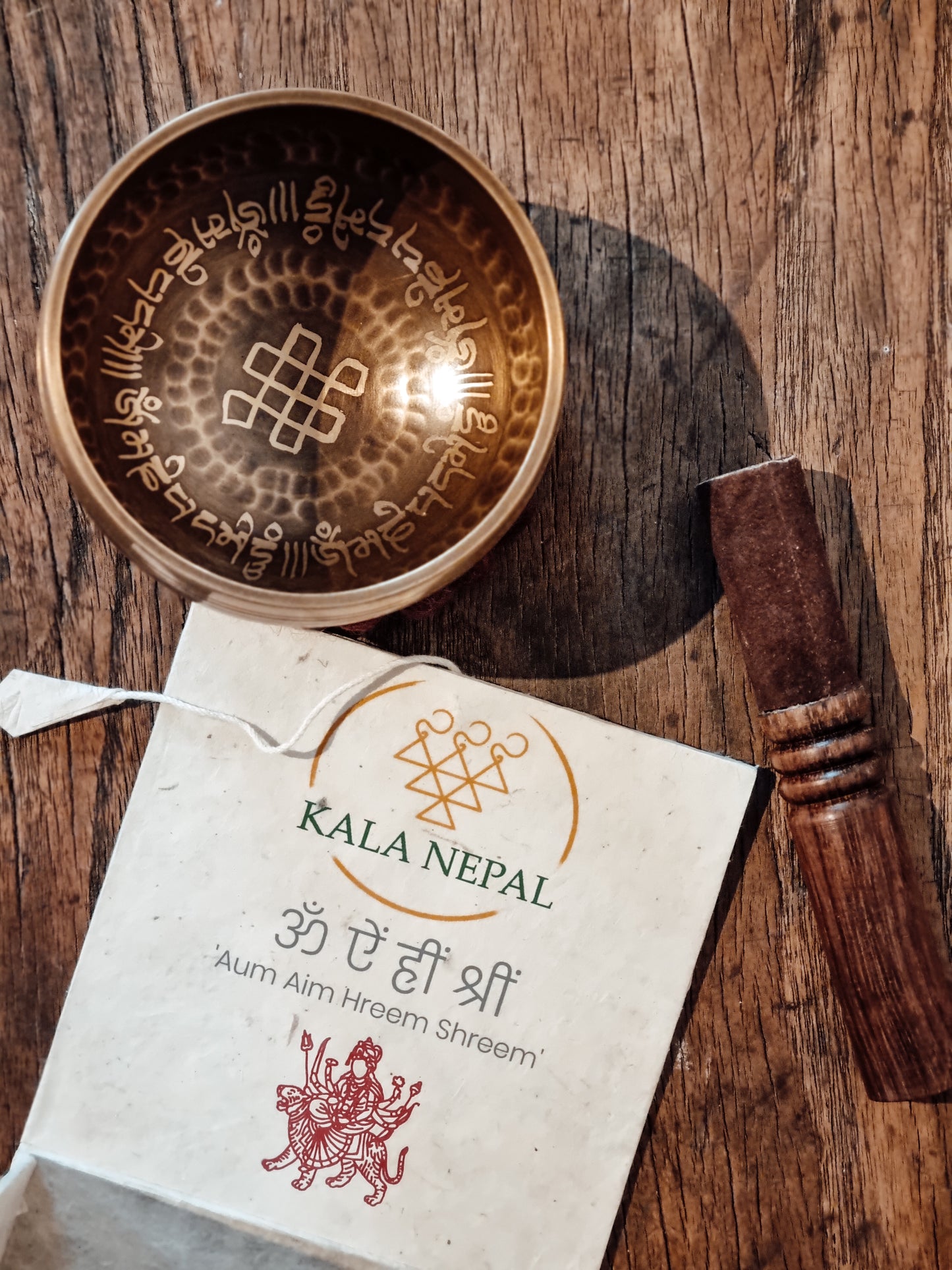 KALA NEPAL Syngeskål med træpind og æske - Messing Ø 9cm