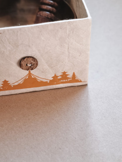 Syngeskål i messing - Kala Nepal - Om Aim Hreem Shreem -