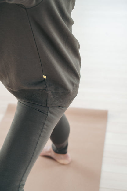 Mudra Sweatshirt - Dark Olive