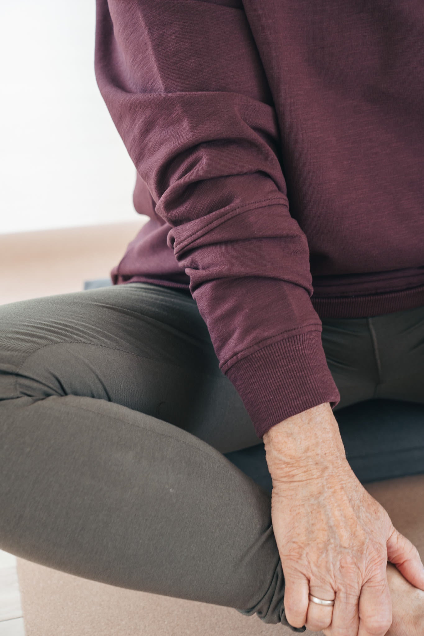 Mudra Sweatshirt - Dark Plum