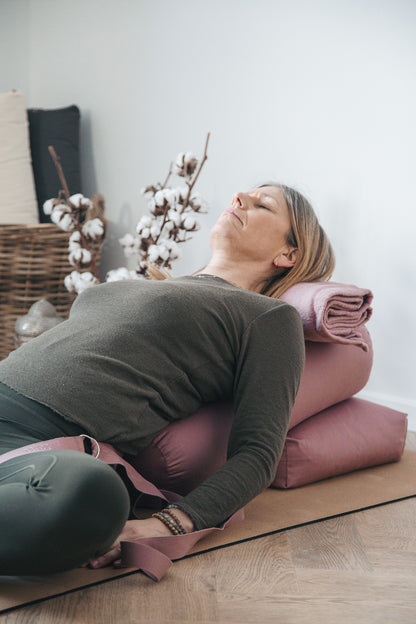 Calm Yoga Bolster - Rosa - i økologisk bomuld til yoga og meditation