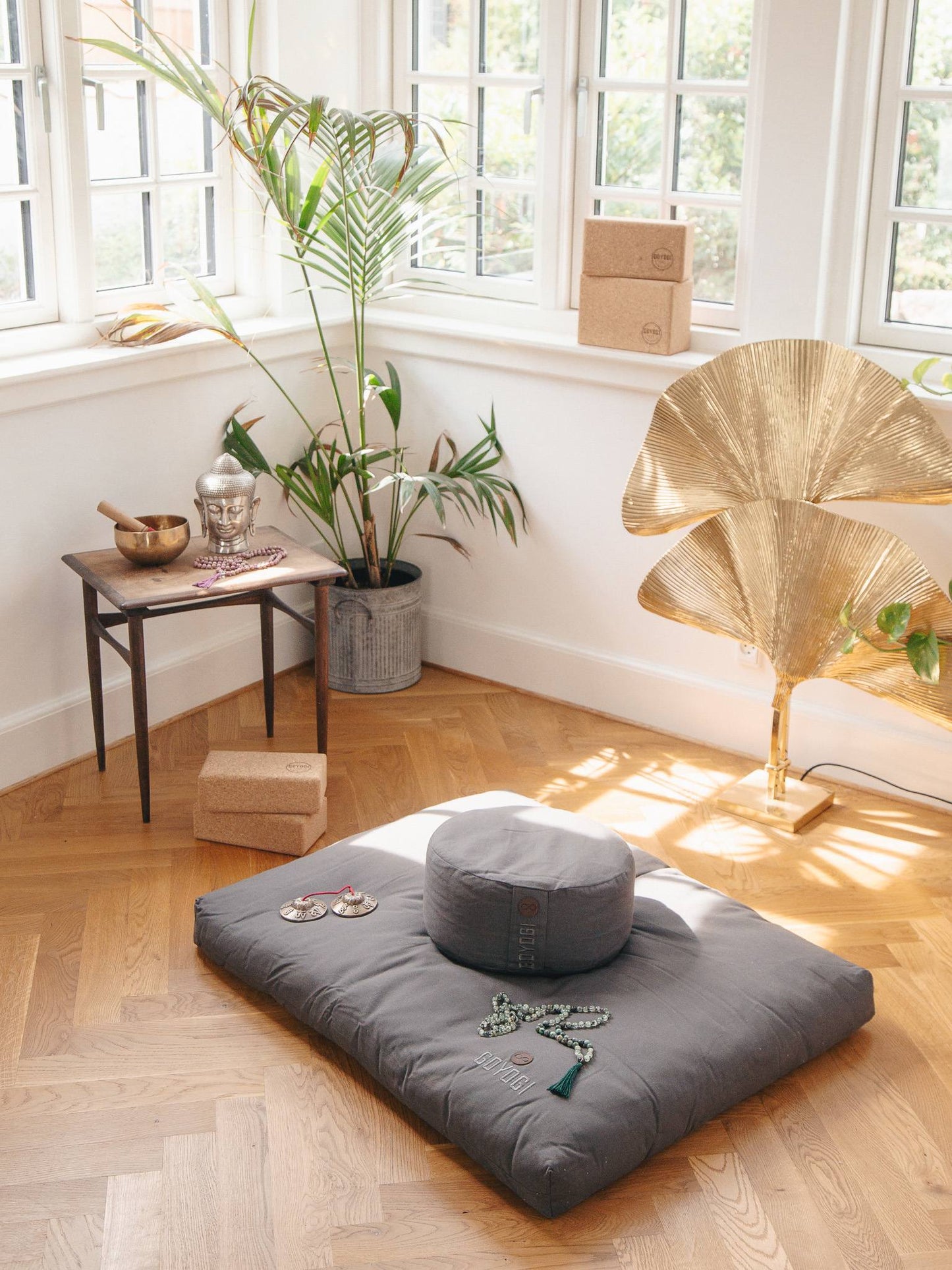 Begin meditation Round Cushion Bundle - Dark Grey