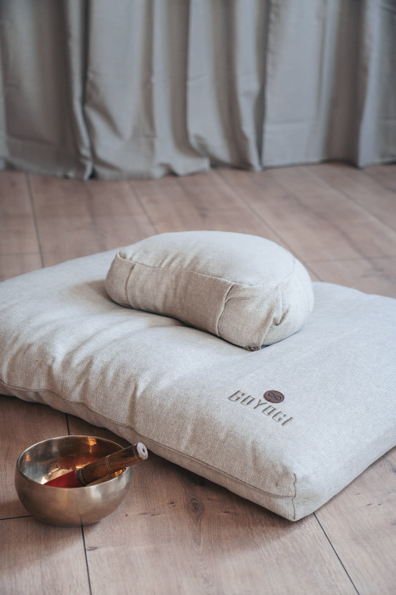 Mindful Deluxe Crescent Meditation Cushion - Hemp